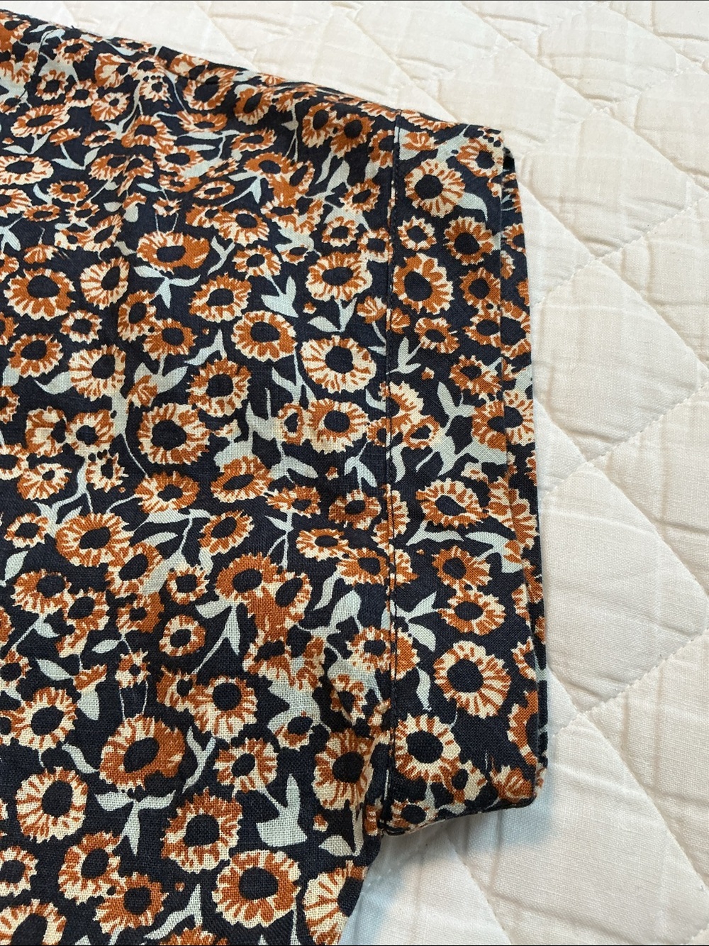 LL Ben signature linen top size large in black floral print - Picture 3 of 5